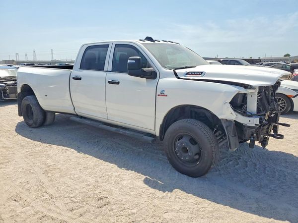 2026 RAM 3500 Tradesman — Passenger 3/4