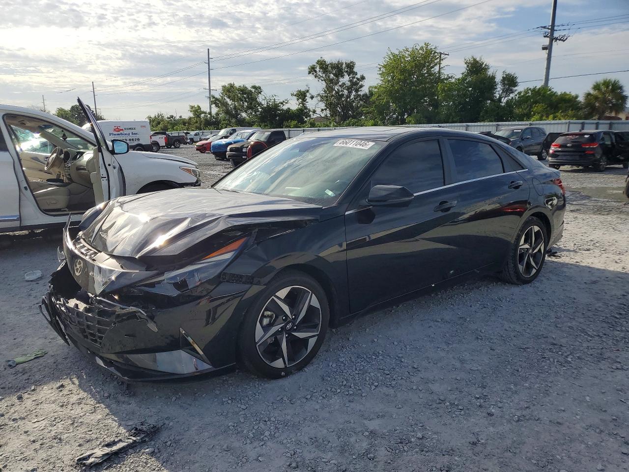 2022 HYUNDAI ELANTRA Limited — Front 3/4