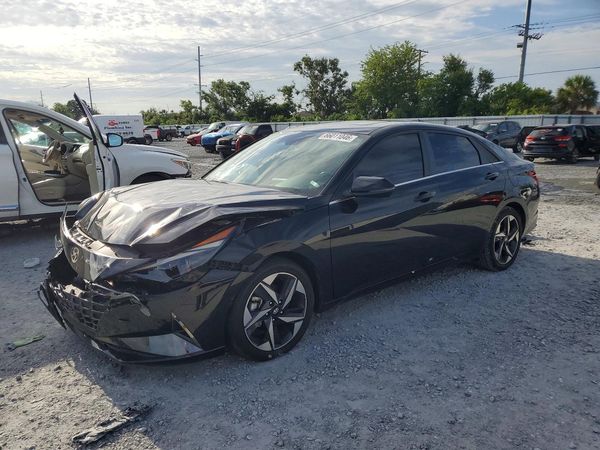 2022 HYUNDAI ELANTRA Limited — Front 3/4