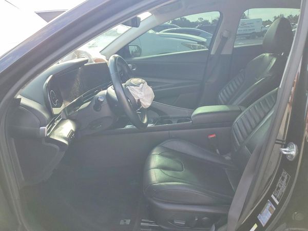 2022 HYUNDAI ELANTRA Limited — DENT