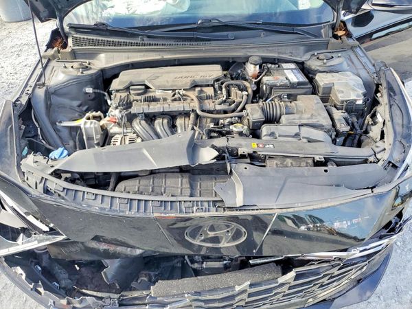2022 HYUNDAI ELANTRA Limited — Engine bay