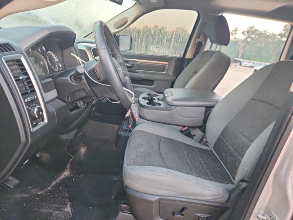 2013 RAM 1500 SLT CREW CAB 4X2