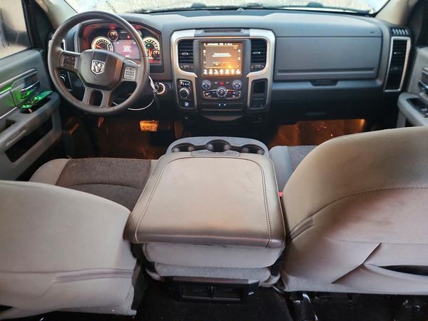 2013 RAM 1500 SLT CREW CAB 4X2