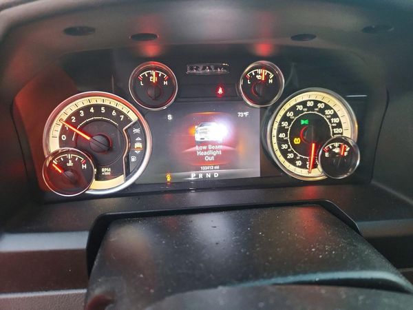 2013 RAM 1500 SLT CREW CAB 4X2