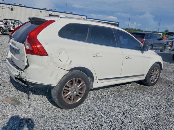 2015 VOLVO XC60 Premier+ (non R design)