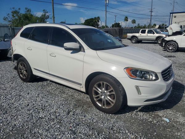 2015 VOLVO XC60 Premier+ (non R design)