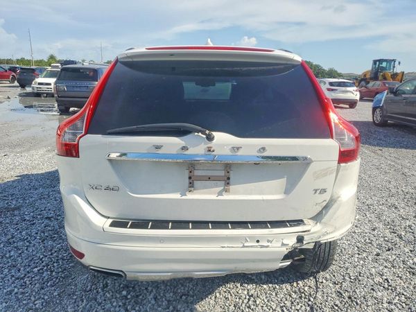 2015 VOLVO XC60 Premier+ (non R design)