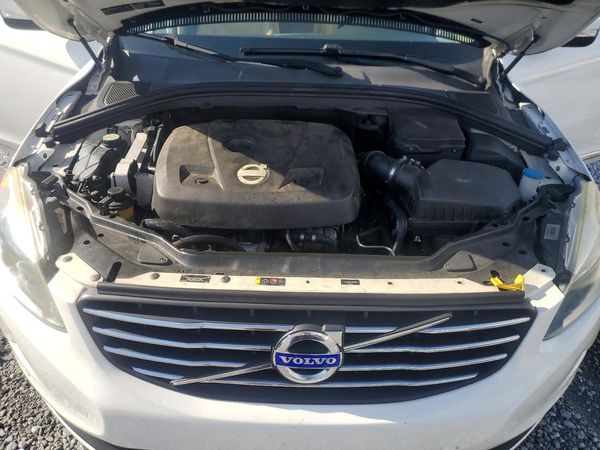 2015 VOLVO XC60 Premier+ (non R design)