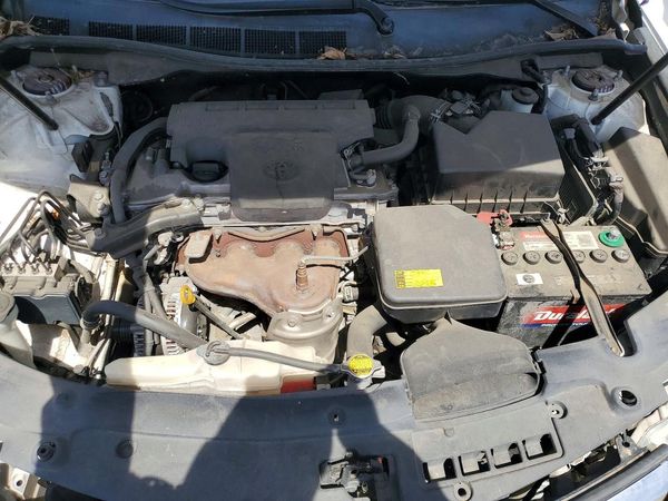 2012 TOYOTA CAMRY — Engine bay