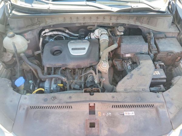 2016 HYUNDAI TUCSON — Engine bay