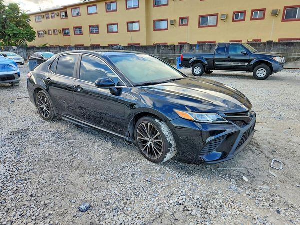 2020 TOYOTA CAMRY SE