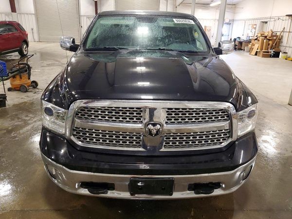 2016 RAM 1500 LARAMIE CREW CAB 4X4