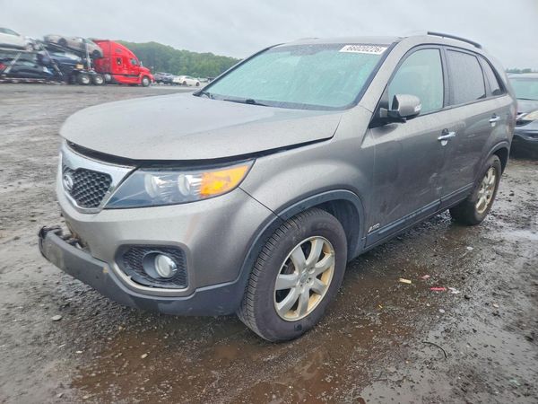 2013 KIA SORENTO Base / LX