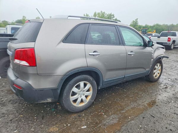 2013 KIA SORENTO Base / LX