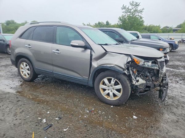 2013 KIA SORENTO Base / LX