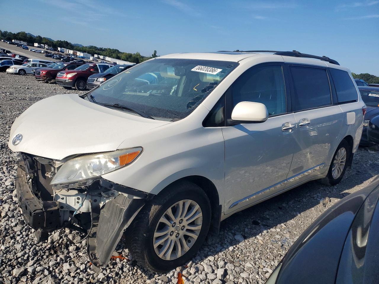 2016 TOYOTA SIENNA