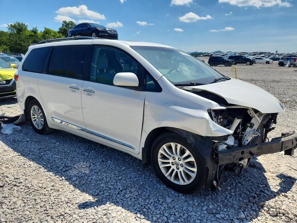 2016 TOYOTA SIENNA