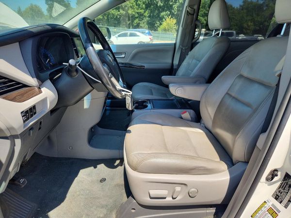 2016 TOYOTA SIENNA