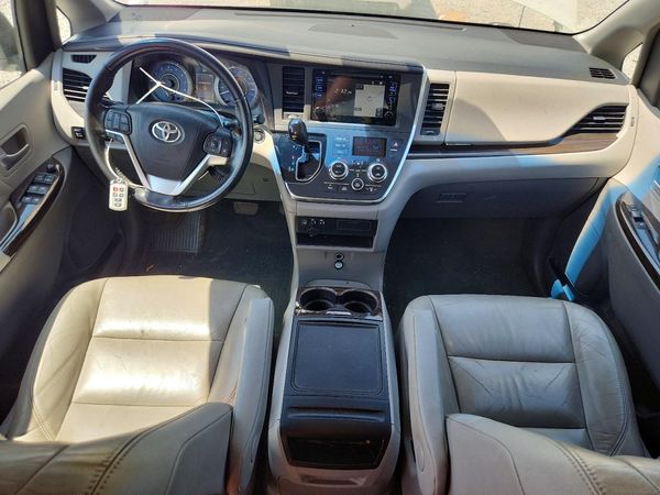 2016 TOYOTA SIENNA
