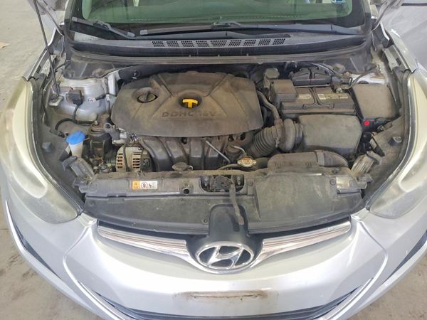 2014 HYUNDAI ELANTRA GLS(Middle) — Engine bay
