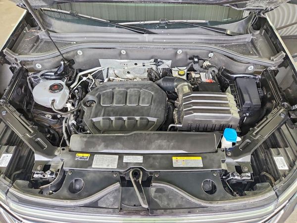 2025 VOLKSWAGEN ATLAS 4Motion SE — Engine bay