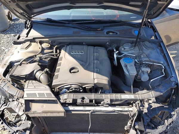 2014 AUDI A4 quattro Premium Plus — Engine bay