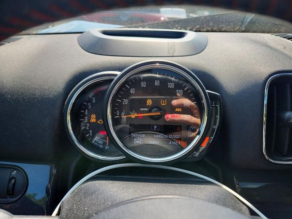 2018 MINI COOPER