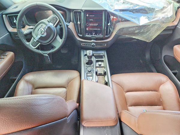 2021 VOLVO XC60 Momentum — CKPT