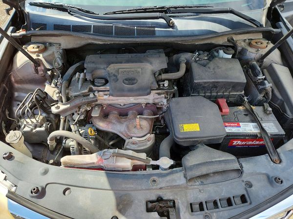 2012 TOYOTA CAMRY — Engine bay