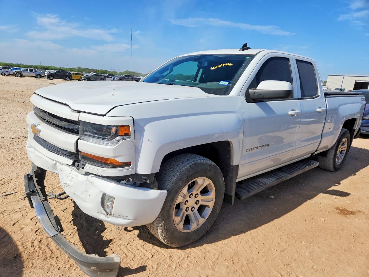 2019 CHEVROLET SILVERADO LT — Front 3/4