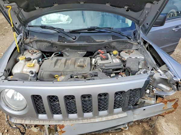 2016 JEEP PATRIOT Sport — Engine bay