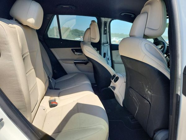 2025 MERCEDES-BENZ GLC GLC300