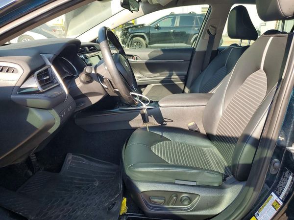 2020 TOYOTA CAMRY SE — DENT