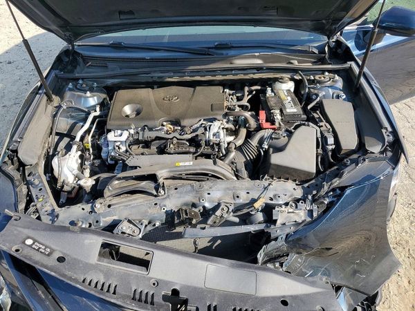 2020 TOYOTA CAMRY SE — Engine bay