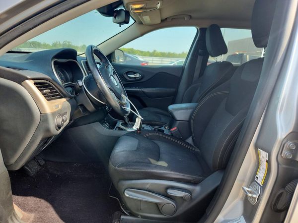 2016 JEEP CHEROKEE — DENT