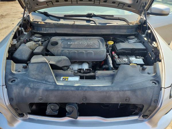 2016 JEEP CHEROKEE — Engine bay