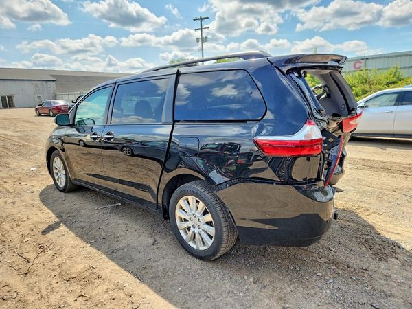 2017 TOYOTA SIENNA