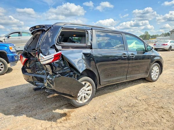2017 TOYOTA SIENNA
