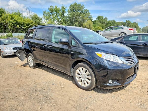 2017 TOYOTA SIENNA