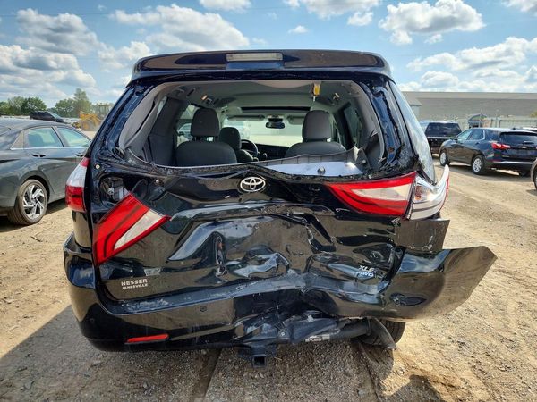2017 TOYOTA SIENNA