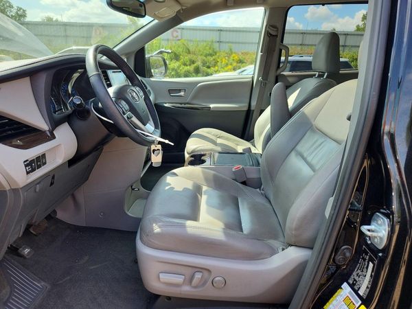 2017 TOYOTA SIENNA