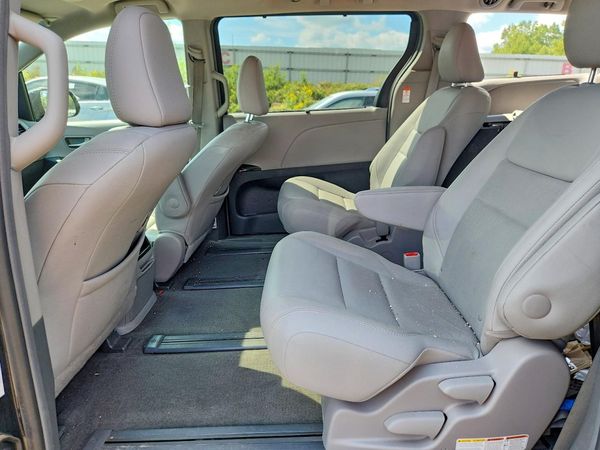 2017 TOYOTA SIENNA