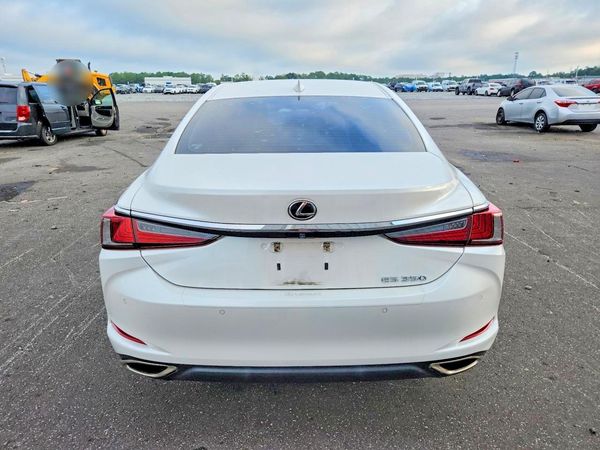 2020 LEXUS ES