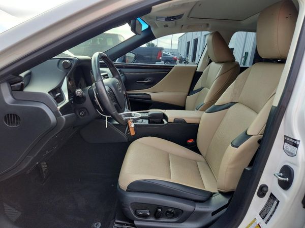 2020 LEXUS ES