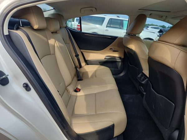 2020 LEXUS ES