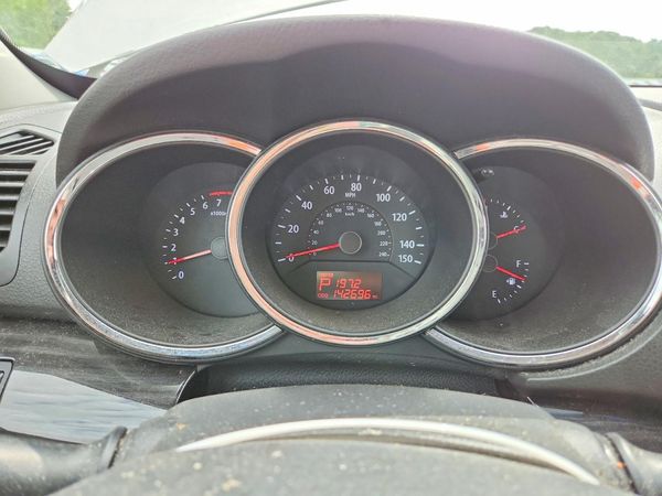 2013 KIA SORENTO Base / LX
