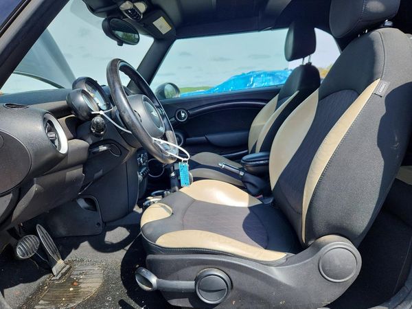 2014 MINI COOPER