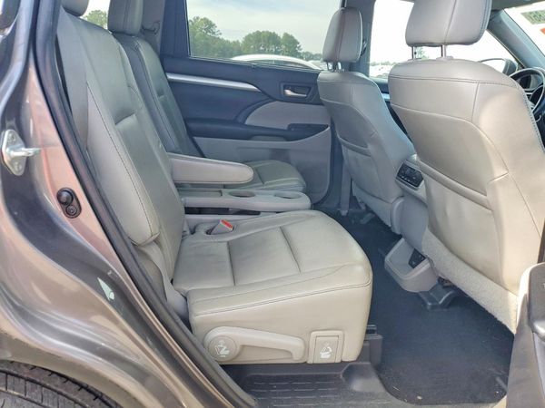2017 TOYOTA HIGHLANDER SE/XLE