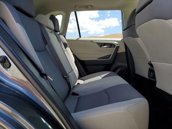 2019 TOYOTA RAV4 XLE / XLE Premium 4WD