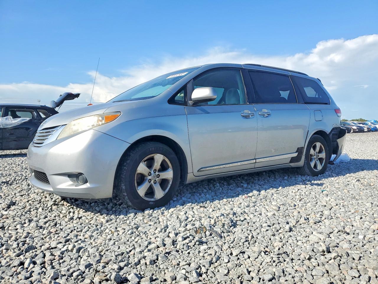 2014 TOYOTA SIENNA